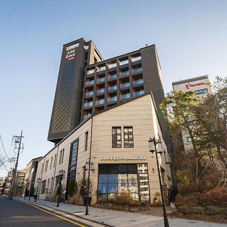 Junibino Hotel Hongdae Seoul Exterior foto